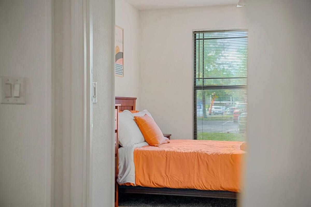 Budget Friendly Sleeps 8 Discounts Available Tampa Exterior foto